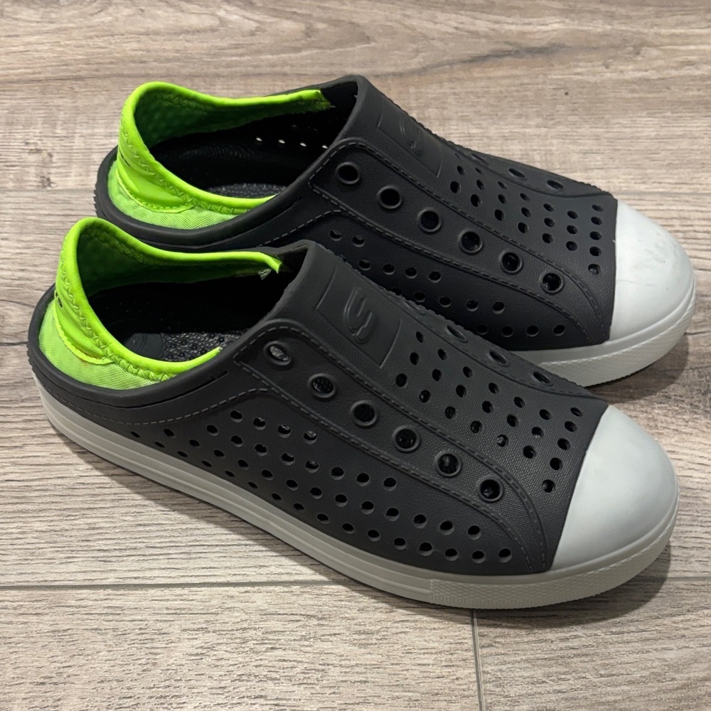 Skechers Kids Black and Neon Green light up water Shoes